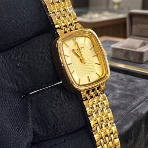 Timeless Elegance: Square Gold-Tone Mesh Watch women's fashion